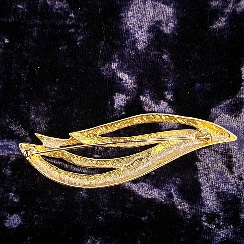 Elegant Gold Leaf Brooch #1